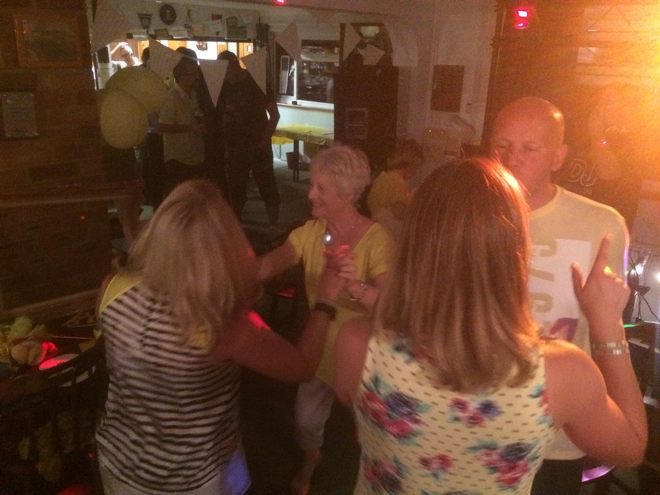 yellow_party_essex_air_ambulance_feering_2016-09-24 21-27-37